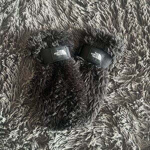 ❤️The North Face Black Fuzzy Toddler Mittens, EUC
